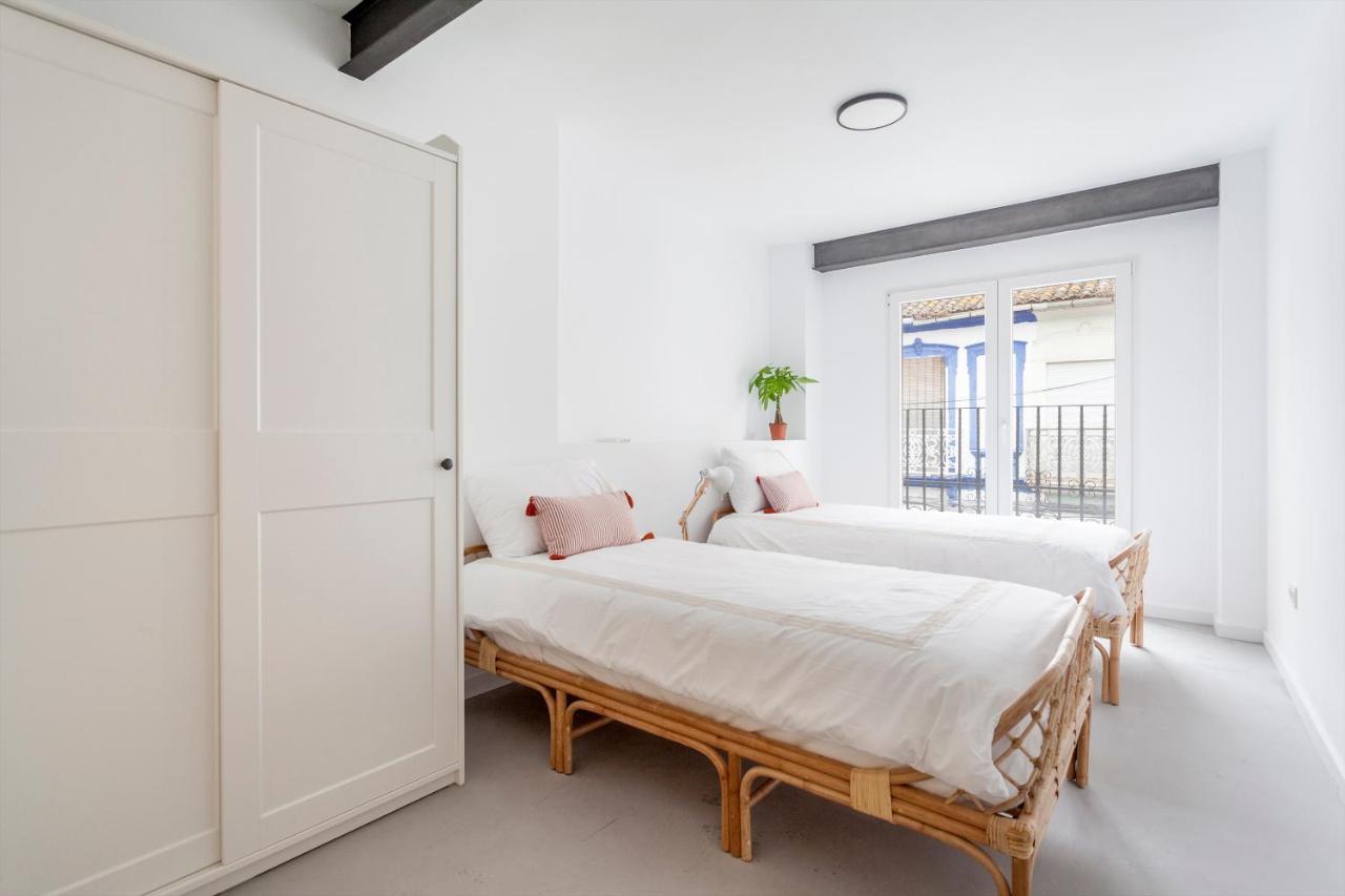 Three Floor House With Terrace Ferienhaus *